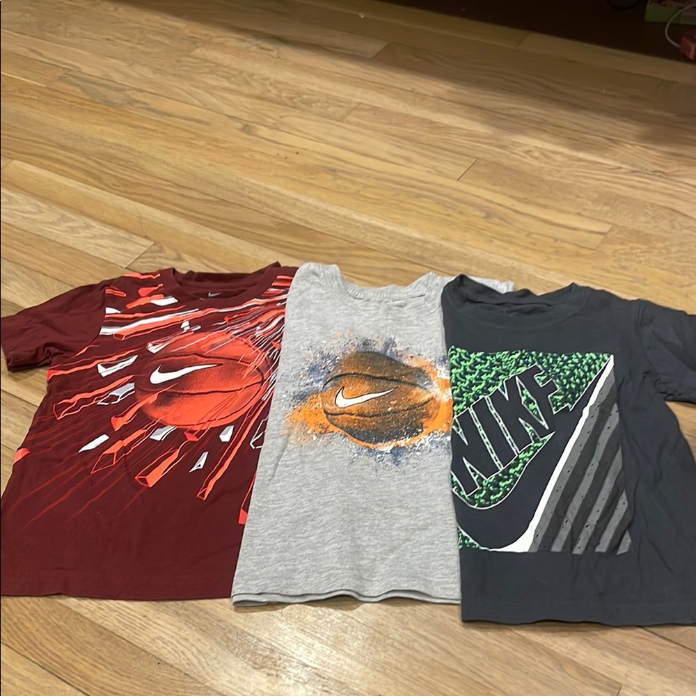 Nike Kids Short Sleeve Graphic Tees - Maroon, Gray, Charcoal